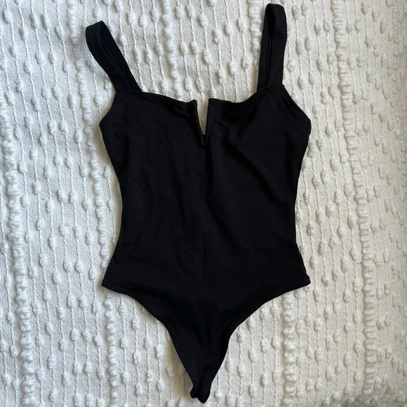 Babaton Notch Bodysuit - Picture 2 of 4